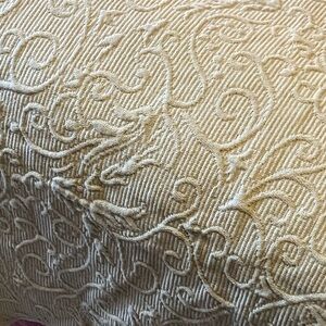 Colchas S Domingo’s 100% cotton French green embossed coverlet Queen